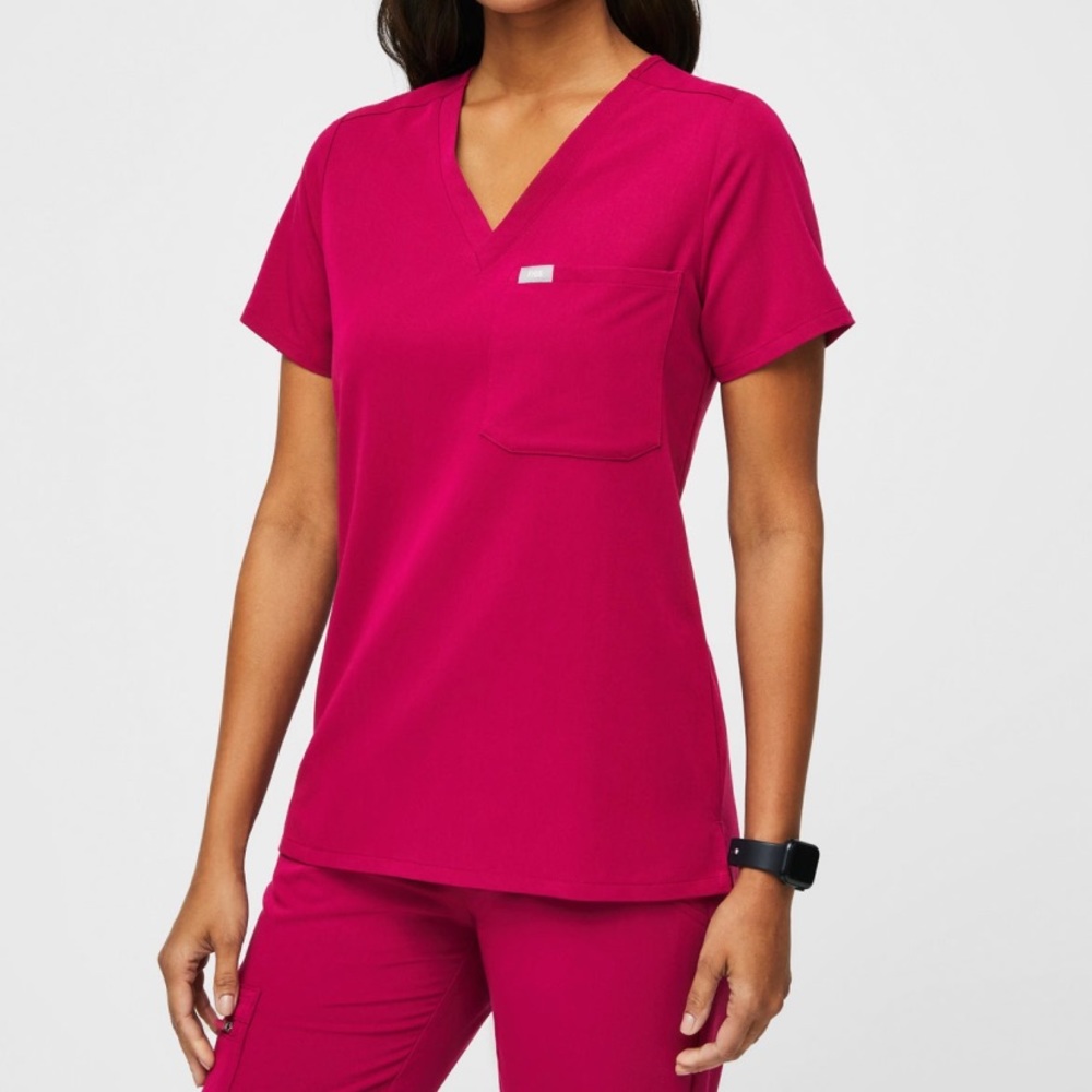 Figs Women ultra rose Catarina one pocket scrub top